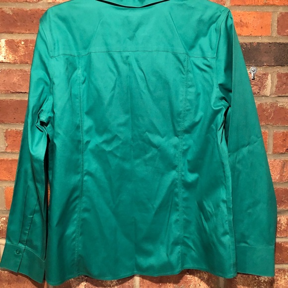Chico's Green Long Sleeve Button-Up Shirt - Picture 4 of 5